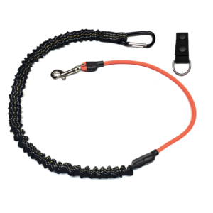 Die Seitenführer-Hundeleine vereint höchste Materialqualität mit durchdachter Funktionalität – perfekt für alle, die beim Joggen, Wandern oder bei der Jagd beide Hände frei haben möchten.